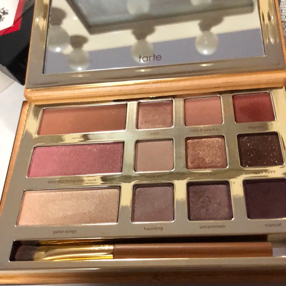 Tarte grav3yardgirl palette
